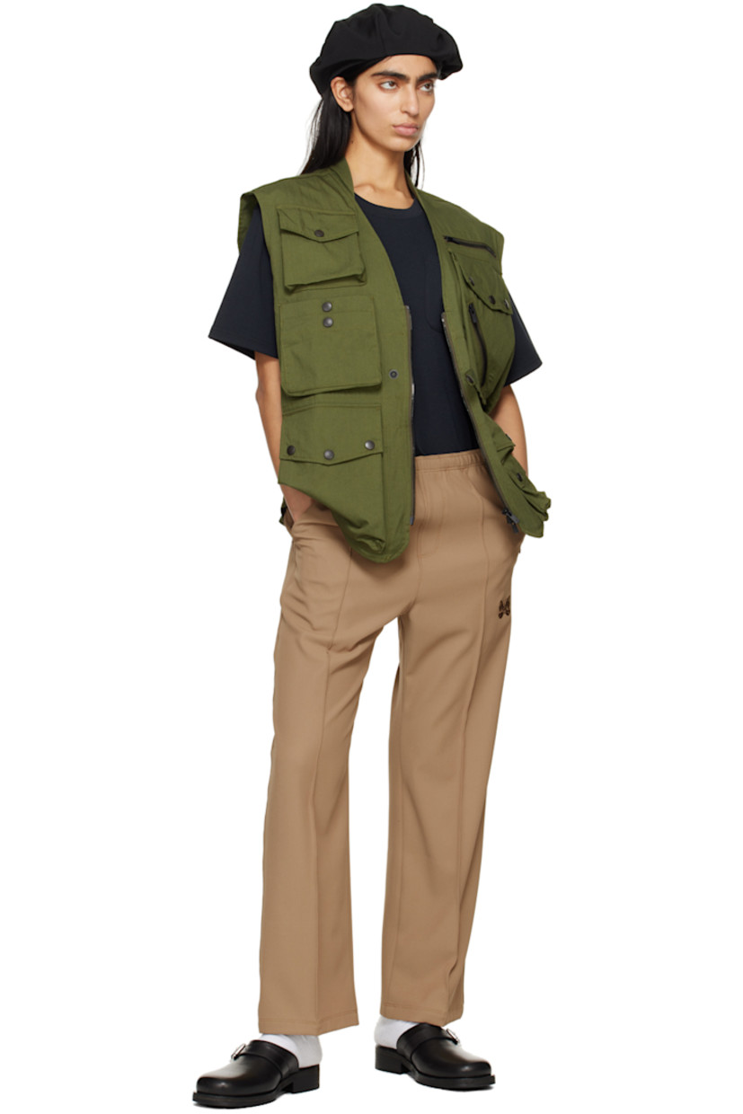 Cotton- and nylon-blend oxford cloth vest.

· Stand collar
· V-Neck
· Press-stud tab at two-way zip closure
· Zip and flap pockets
· Adjustable press-stud tabs at hem
· Flap pocket at back

Supplier color: A-olive