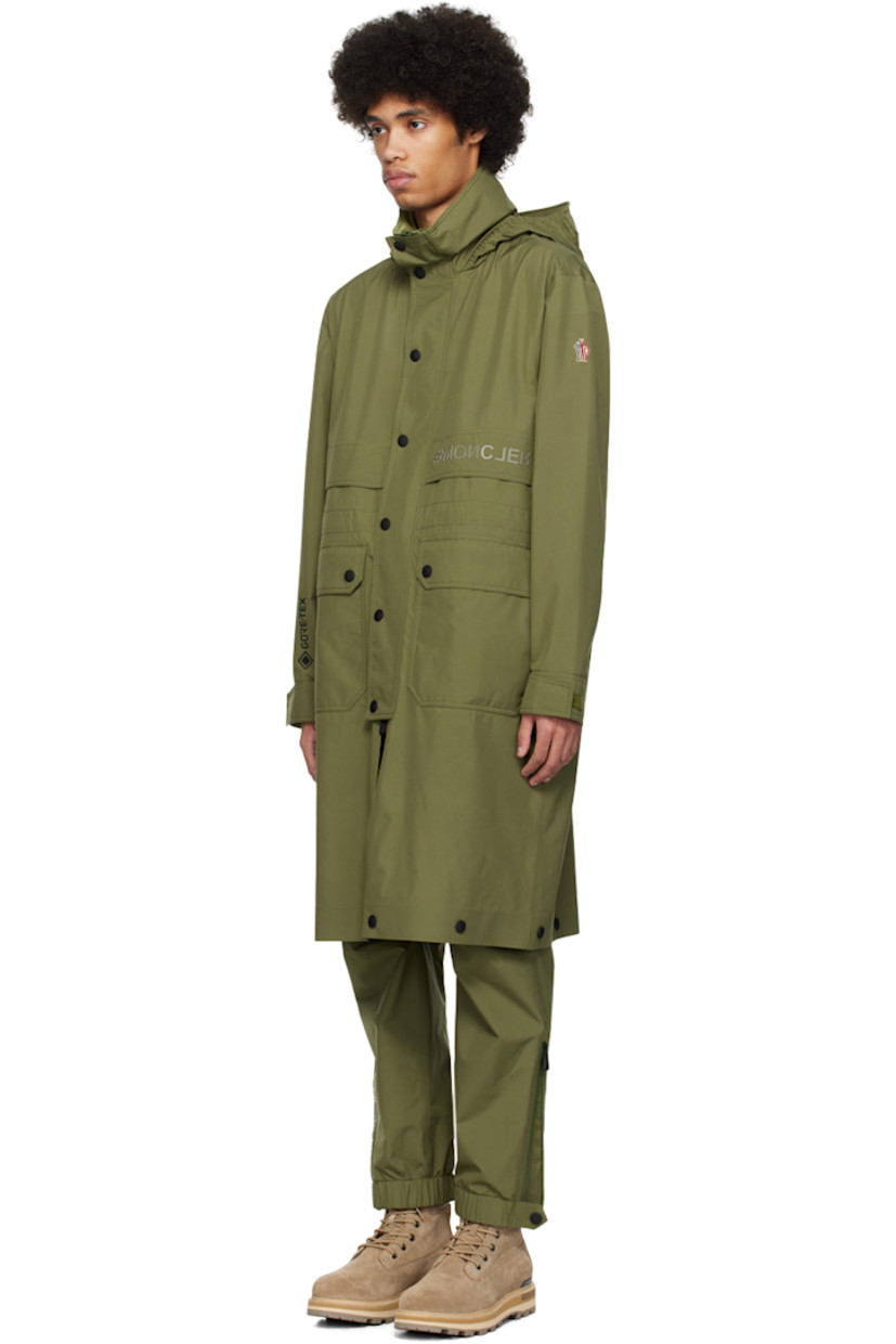 Heat-sealed 2L GORE-TEX Paclite® polyester taffeta jacket. Windproof, waterproof, breathable, packable, and lightweight.

· Elasticized brimmed hood at stand collar
· Two-way zip closure
· Logo-bonded storm flap at front
· Flap pockets
· Concealed drawstring at waist
· Embroidered logo patch at sleeve
· Adjustable velcro tab at cuffs
· Unlined

Part of the Day-Namic collection.

Supplier color: Cypress