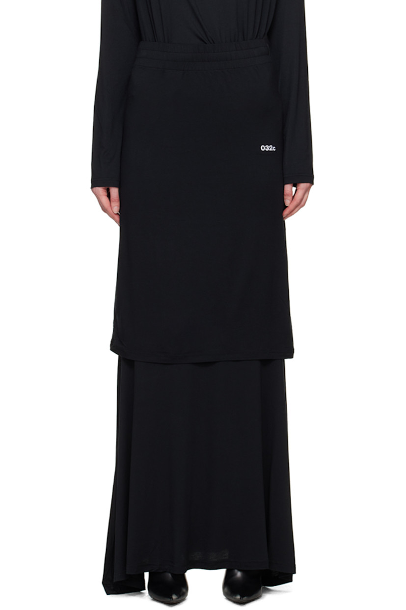 Stretch modal jersey skirt. Breathable and moisture-wicking. 

· Layered construction 
· Elasticized waistband 
· Logo embroidered at front 

Supplier color: Black
