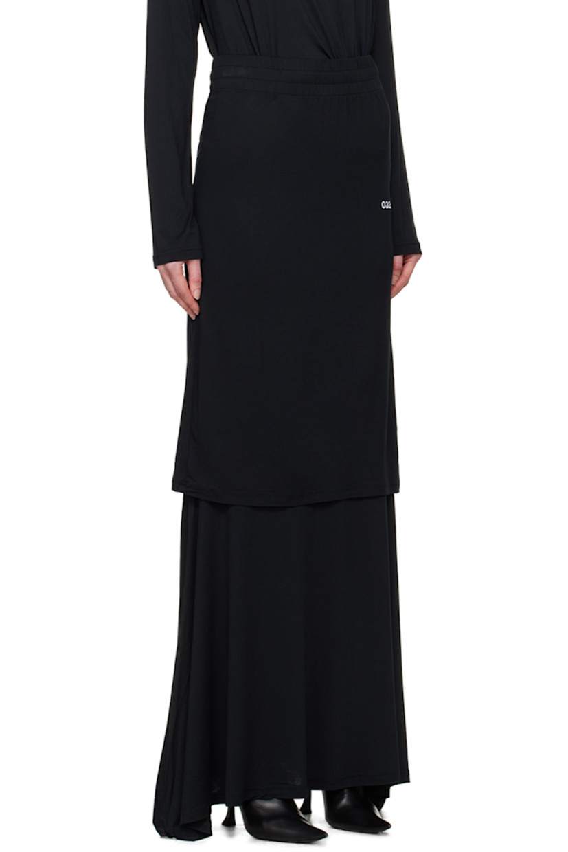 Stretch modal jersey skirt. Breathable and moisture-wicking. 

· Layered construction 
· Elasticized waistband 
· Logo embroidered at front 

Supplier color: Black