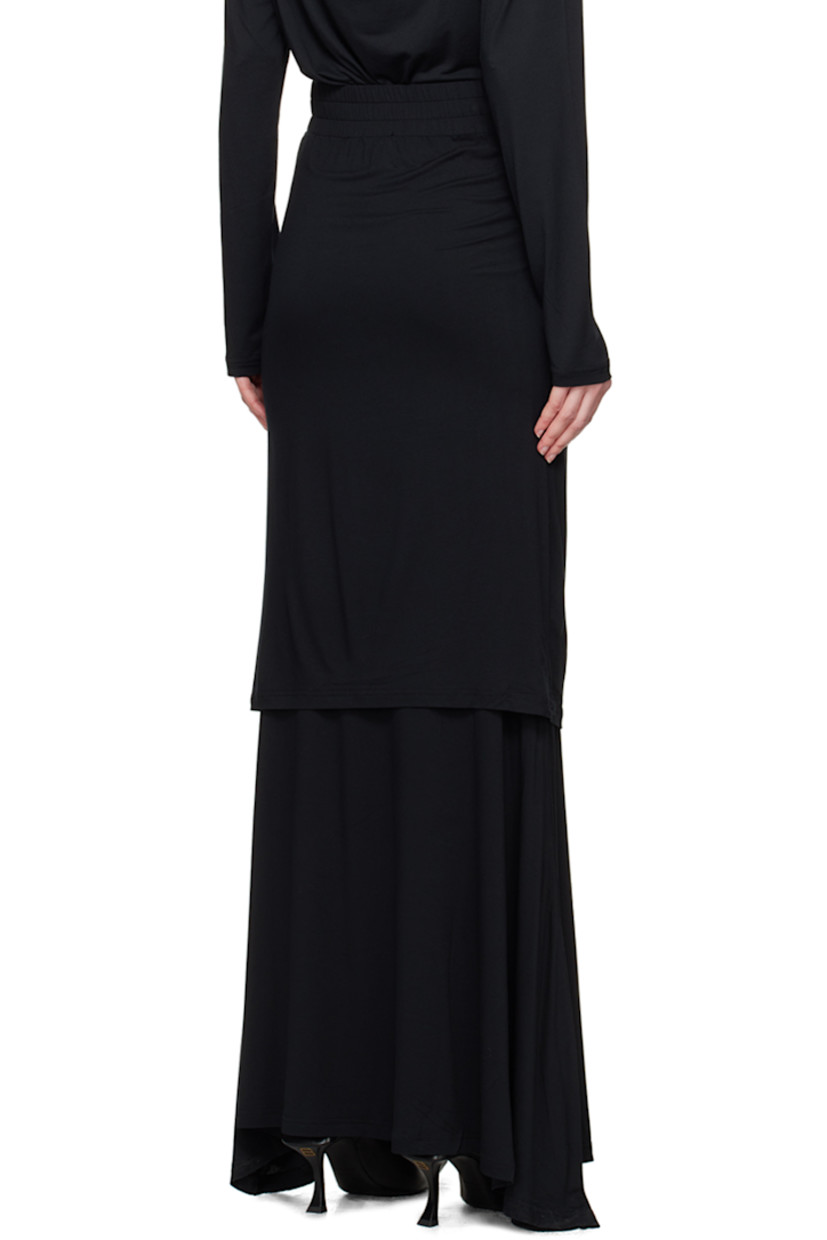 Stretch modal jersey skirt. Breathable and moisture-wicking. 

· Layered construction 
· Elasticized waistband 
· Logo embroidered at front 

Supplier color: Black