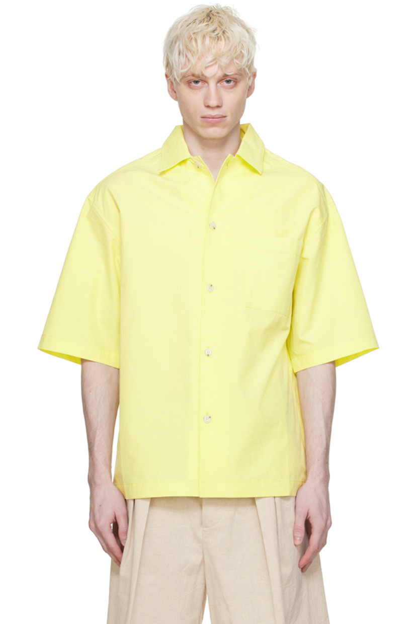 Heavyweight cotton poplin shirt.

· Spread collar
· Button closure
· Patch pocket
· Dropped shoulders

Supplier color: Lumen