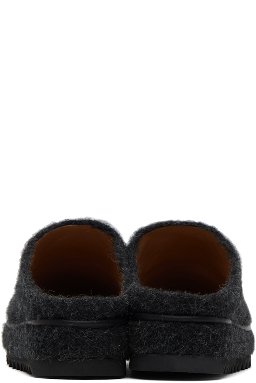 Brushed knit slippers in gray. 

· Vegetable-tanned leather piping at welt 
· Logo-embossed grained leather footbed
· Rubber sole 

Supplier color: Black melange