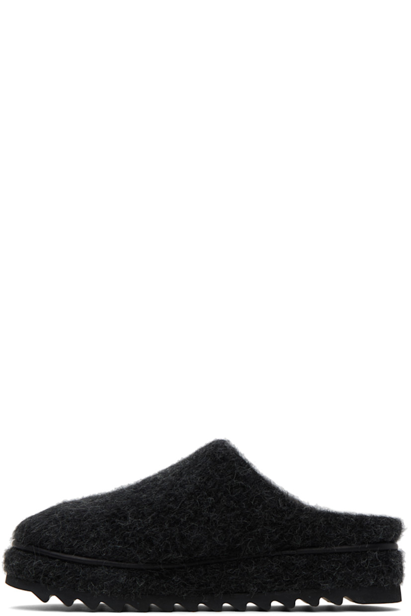 Brushed knit slippers in gray. 

· Vegetable-tanned leather piping at welt 
· Logo-embossed grained leather footbed
· Rubber sole 

Supplier color: Black melange