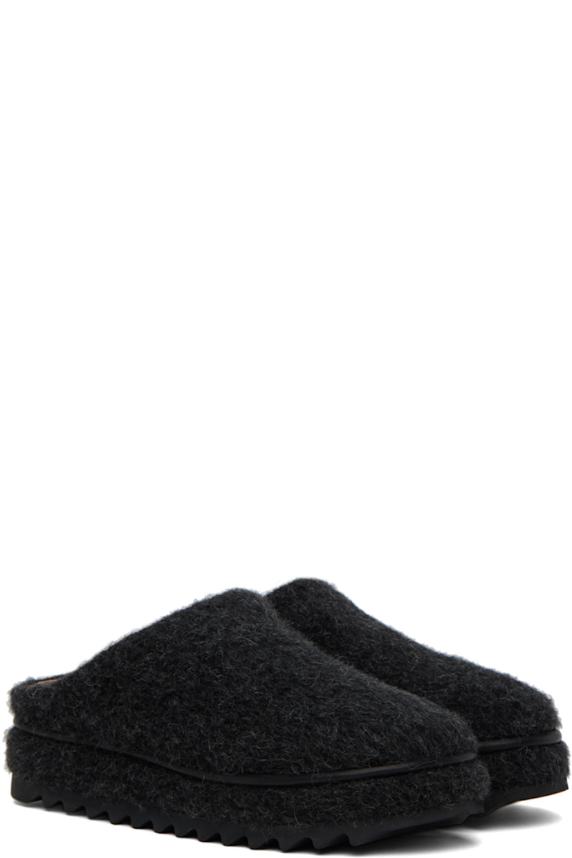 Brushed knit slippers in gray. 

· Vegetable-tanned leather piping at welt 
· Logo-embossed grained leather footbed
· Rubber sole 

Supplier color: Black melange