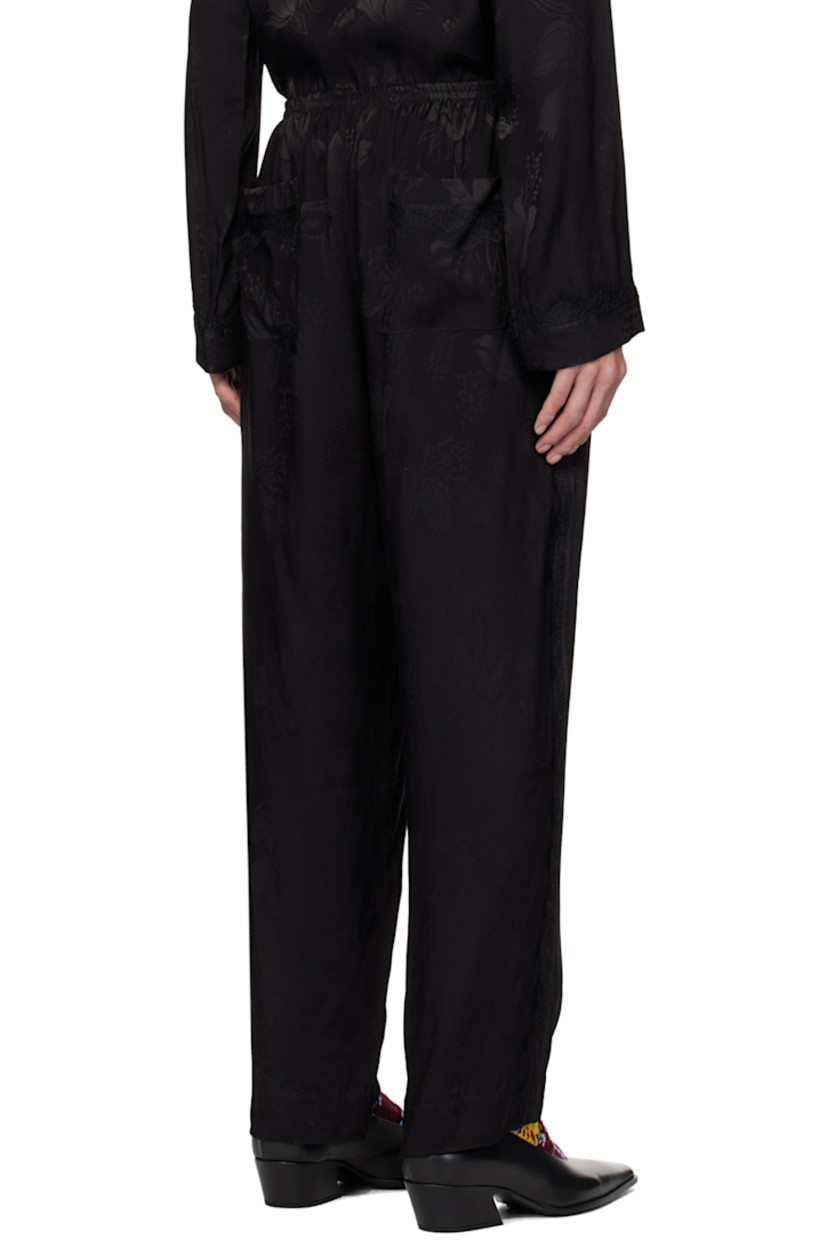 Viscose-blend damask trousers. Lace trim and jacquard floral patten throughout.

· Elasticized waistband
· Four-pocket styling

Available exclusively at SSENSE.
 
Supplier color: Floral jacquard