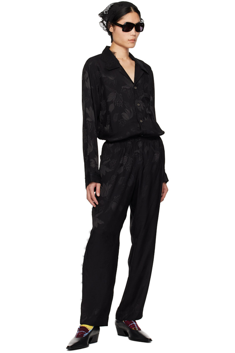 Viscose-blend damask trousers. Lace trim and jacquard floral patten throughout.

· Elasticized waistband
· Four-pocket styling

Available exclusively at SSENSE.
 
Supplier color: Floral jacquard