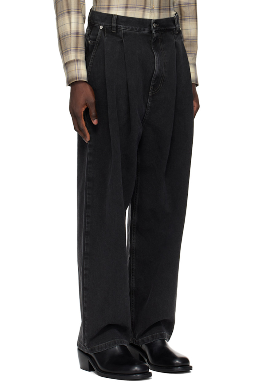 Heavyweight non-stretch denim jeans. Fading throughout.

· Belt loops
· Five-pocket styling
· Zip-fly
· Pleats at front
· Jacron logo patch at back waistband

Supplier color: Black