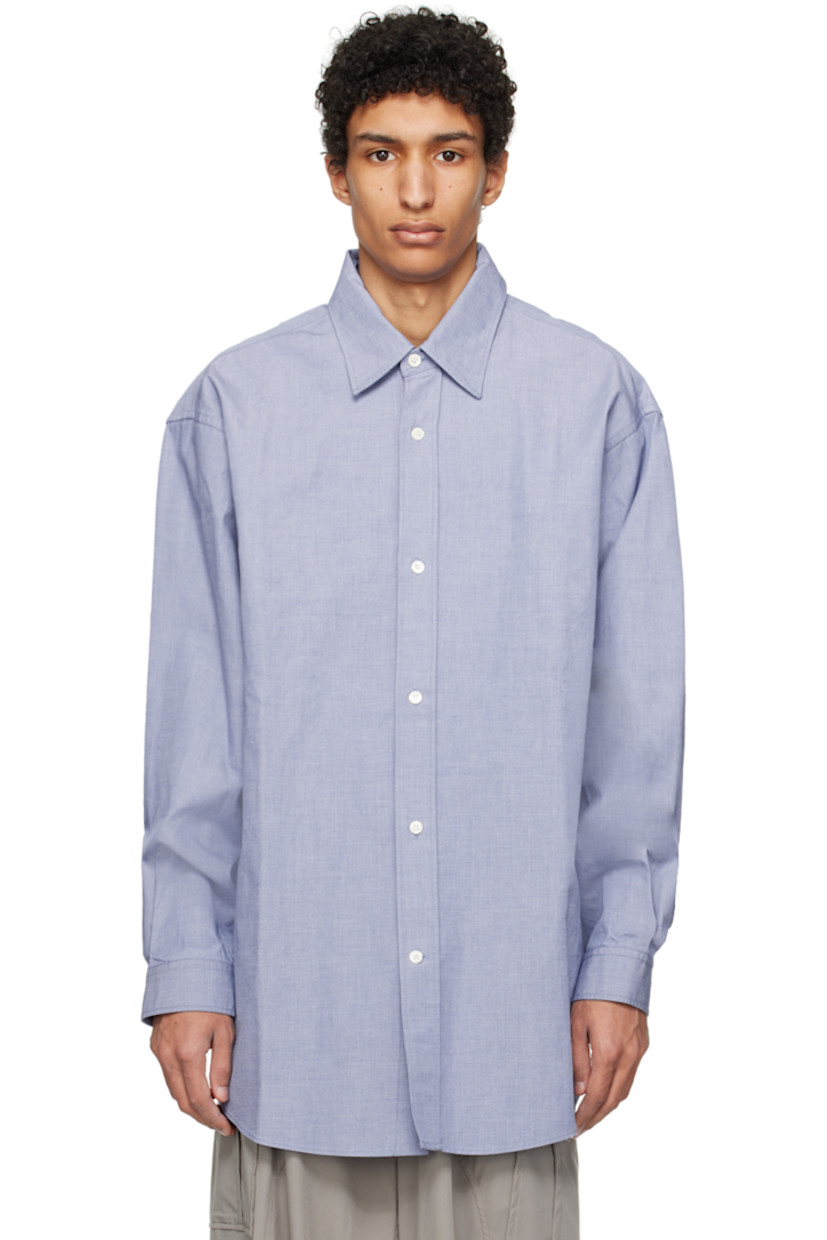 Cotton oxford cloth shirt.

· Spread collar
· Button closure
· Shirttail hem
· Single-button barrel cuffs
· Twin pleats at back yoke

Supplier color: Dark blue