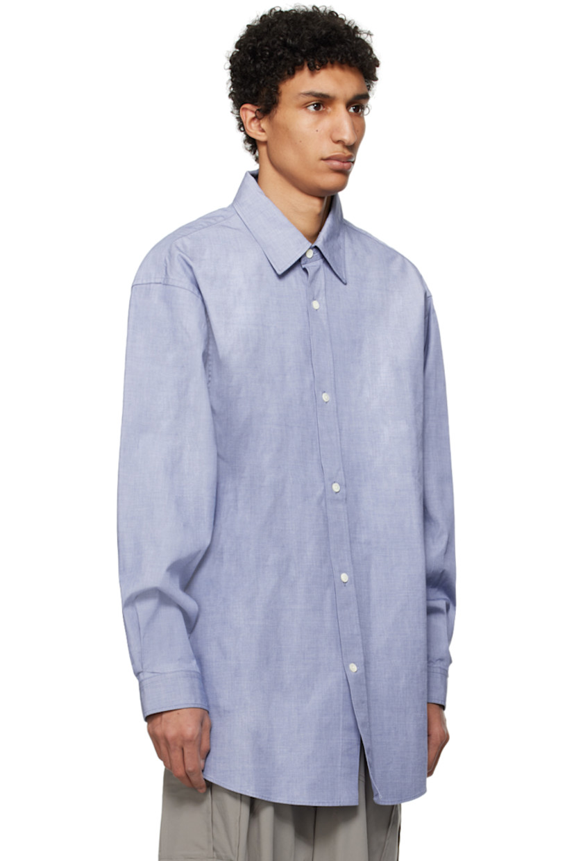Cotton oxford cloth shirt.

· Spread collar
· Button closure
· Shirttail hem
· Single-button barrel cuffs
· Twin pleats at back yoke

Supplier color: Dark blue