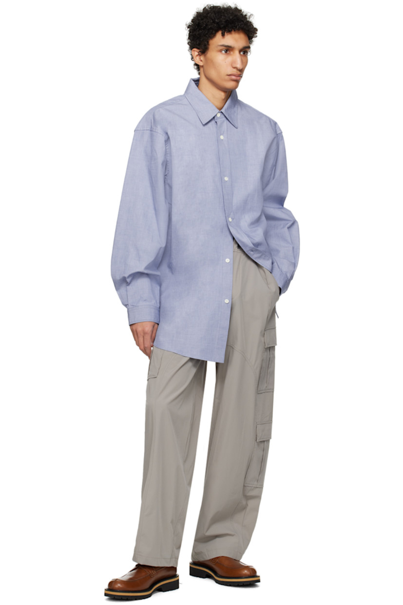 Cotton oxford cloth shirt.

· Spread collar
· Button closure
· Shirttail hem
· Single-button barrel cuffs
· Twin pleats at back yoke

Supplier color: Dark blue