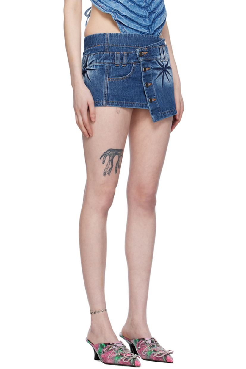 Non-stretch denim skirt. Fading and creasing throughout. 

· Belt loops
· Offset button closure 
· Welt pocket
· Contrast stitching in tan

Supplier color: Indigo