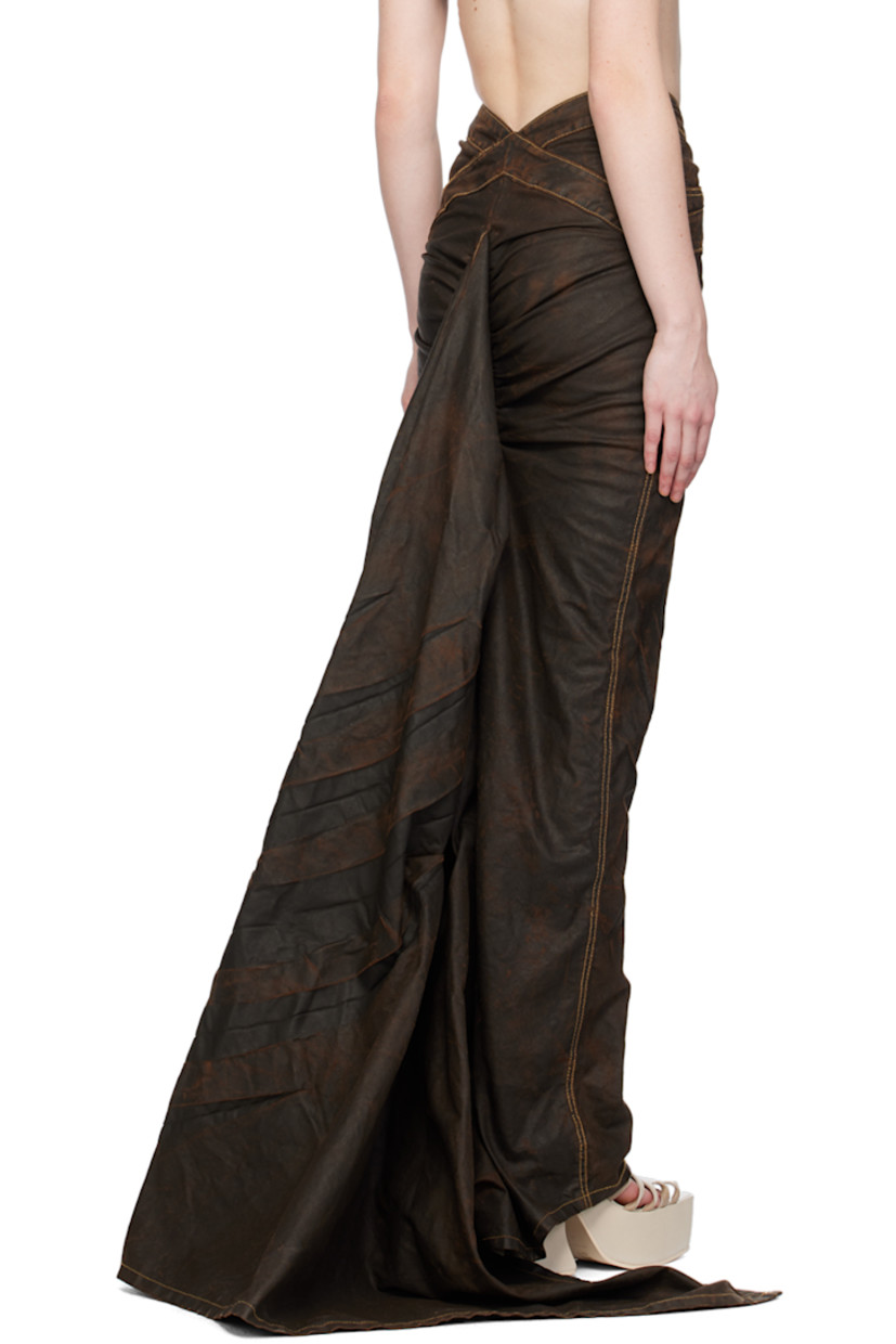 Oeko-Tex®-certified non-stretch cotton- and recycled polyester-blend denim skirt. Fading and creasing throughout.

· Two-pocket styling
· Zip-fly
· Extended godet panel at back hem
· Contrast stitching in tan

Available exclusively at SSENSE.

Supplier color: Dark brown