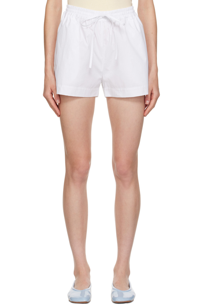 Organic cotton poplin shorts.

· Drawstring at elasticized waistband
· Three-pocket styling

Supplier color: White