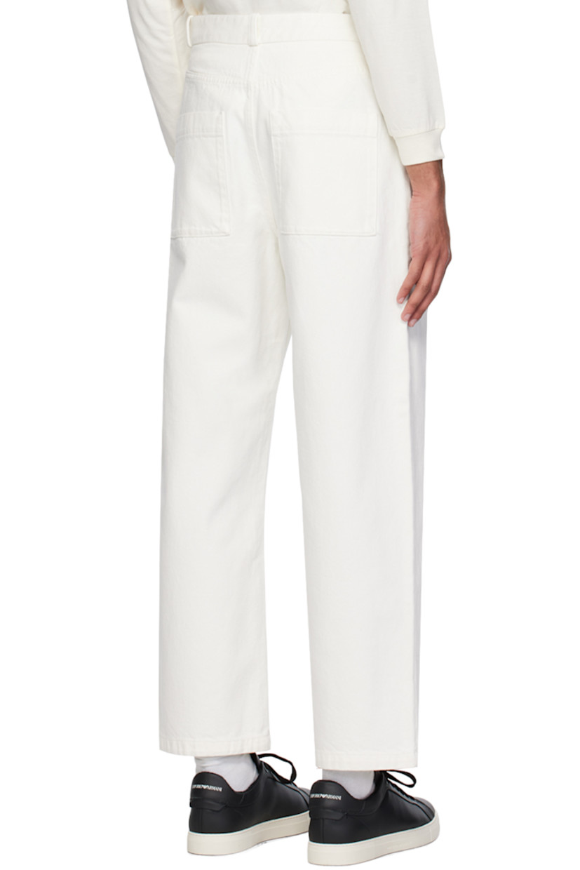 Non-stretch denim jeans. 

· Belt loops 
· Five-pocket styling 
· Zip-fly 
· Logo graphic bonded at front 

Supplier color: Bianco latte