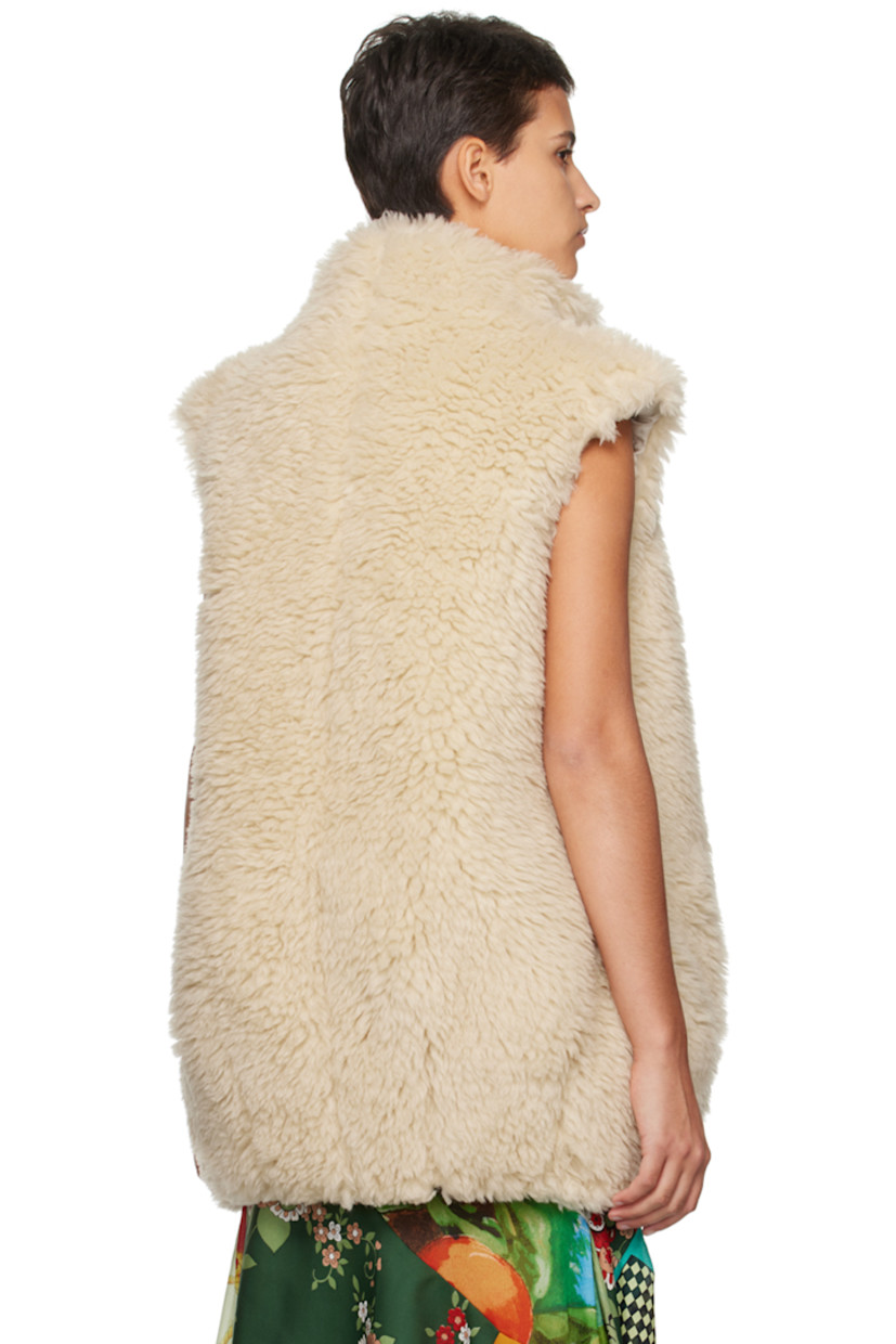 Padded virgin wool-blend sherpa fleece vest.

· Funnel neck
· Hook-eye closure
· Full twill lining

Supplier color: Cream