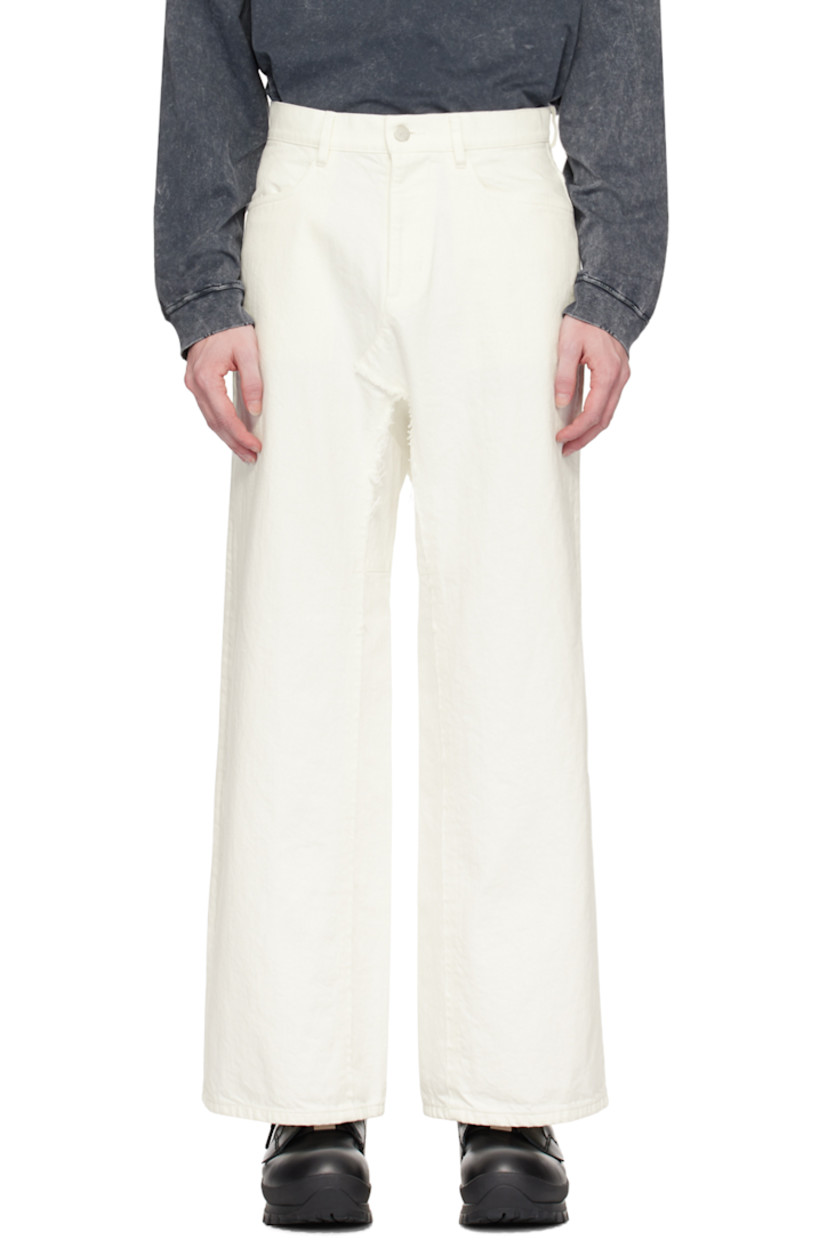 Wide-leg 12 oz non-stretch denim jeans.

· Belt loops
· Four-pocket styling
· Zip-fly
· Frayed edge at inseam
· Logo patch at back waistband

Supplier color: White