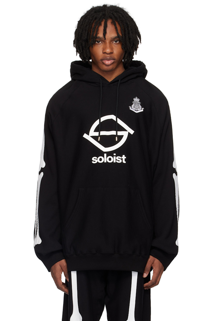 French terry hoodie.

· Drawstring at hood
· Graphic patch at chest
· Logo printed at front
· Kangaroo pocket
· Rib knit hem and cuffs
· Graphic appliqués at raglan sleeves

Supplier color: Black/White