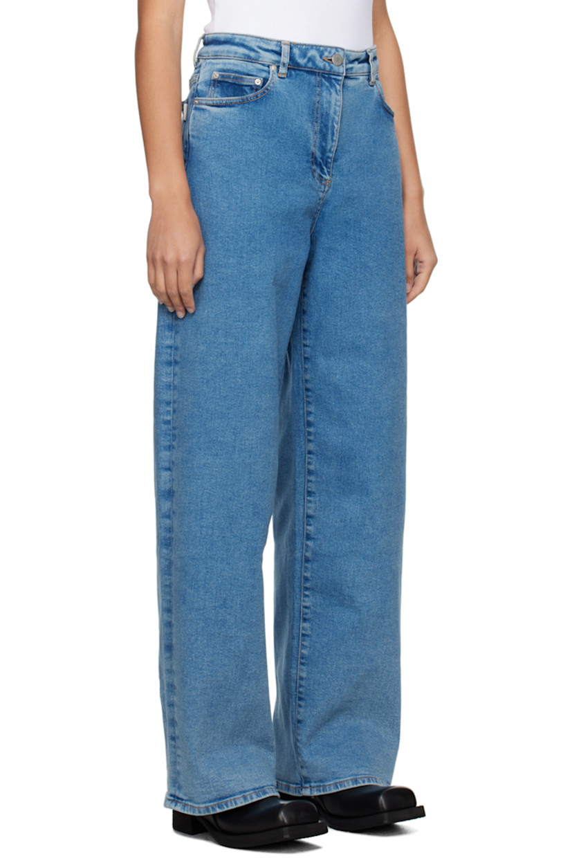 Stretch organic cotton denim jeans. 

· Belt loops 
· Five-pocket styling 
· Zip-fly 
· Contrast stitching in tan 

Supplier color: Blue mirage