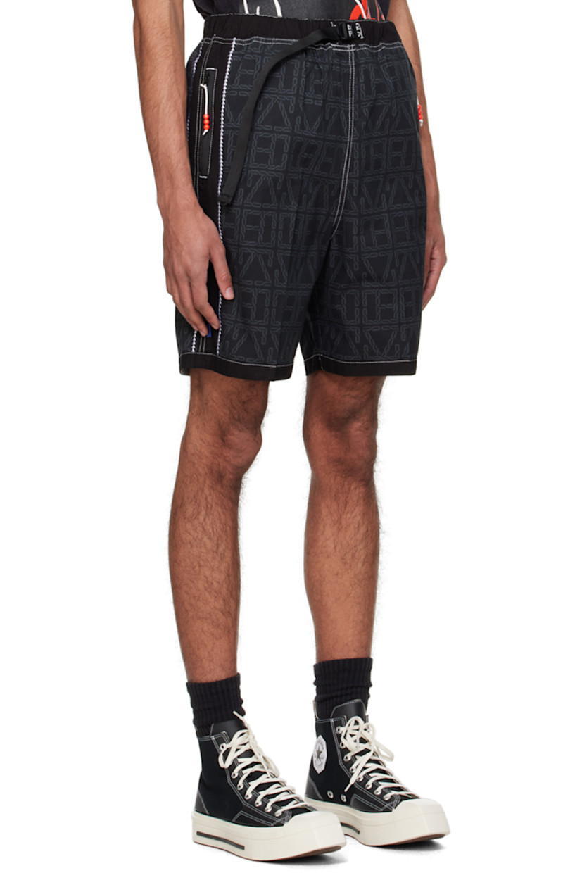Plain-woven cotton shorts. Logo pattern printed throughout. 

· Webbing cinch belt at elasticized waistband
· Three-pocket styling
· Logo flag at outseam 
· Graphic pattern embroidered at outseams 
· Logo patch at back 
· Contrast stitching in white 

Supplier color: Black