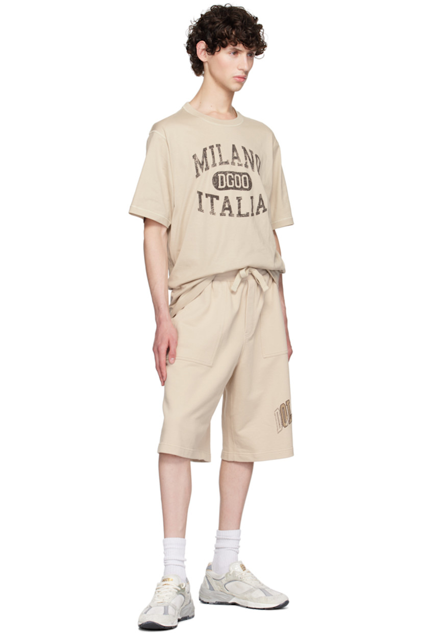 French terry shorts.

· Drawstring at rib knit elasticized waistband 
· Three-pocket styling
· Mock-fly 
· Logo embroidered at outseam 
· Logo patch at back pocket 

Supplier color: Pergamena medi