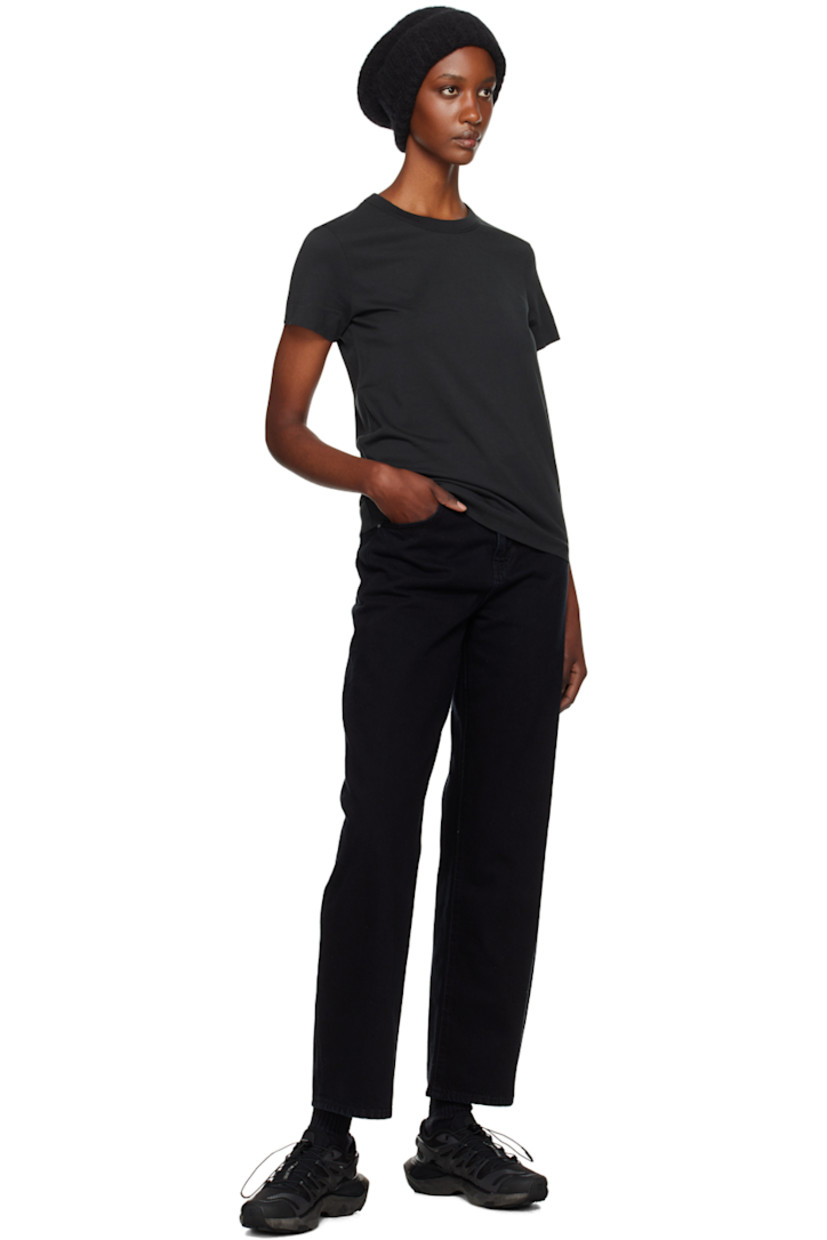 Lightweight and breathable cotton jersey T-shirt.

· Rib knit crewneck
· Dropped shoulders
· Logo patch at sleeve

Part of the Black Label collection.

Supplier color: Black