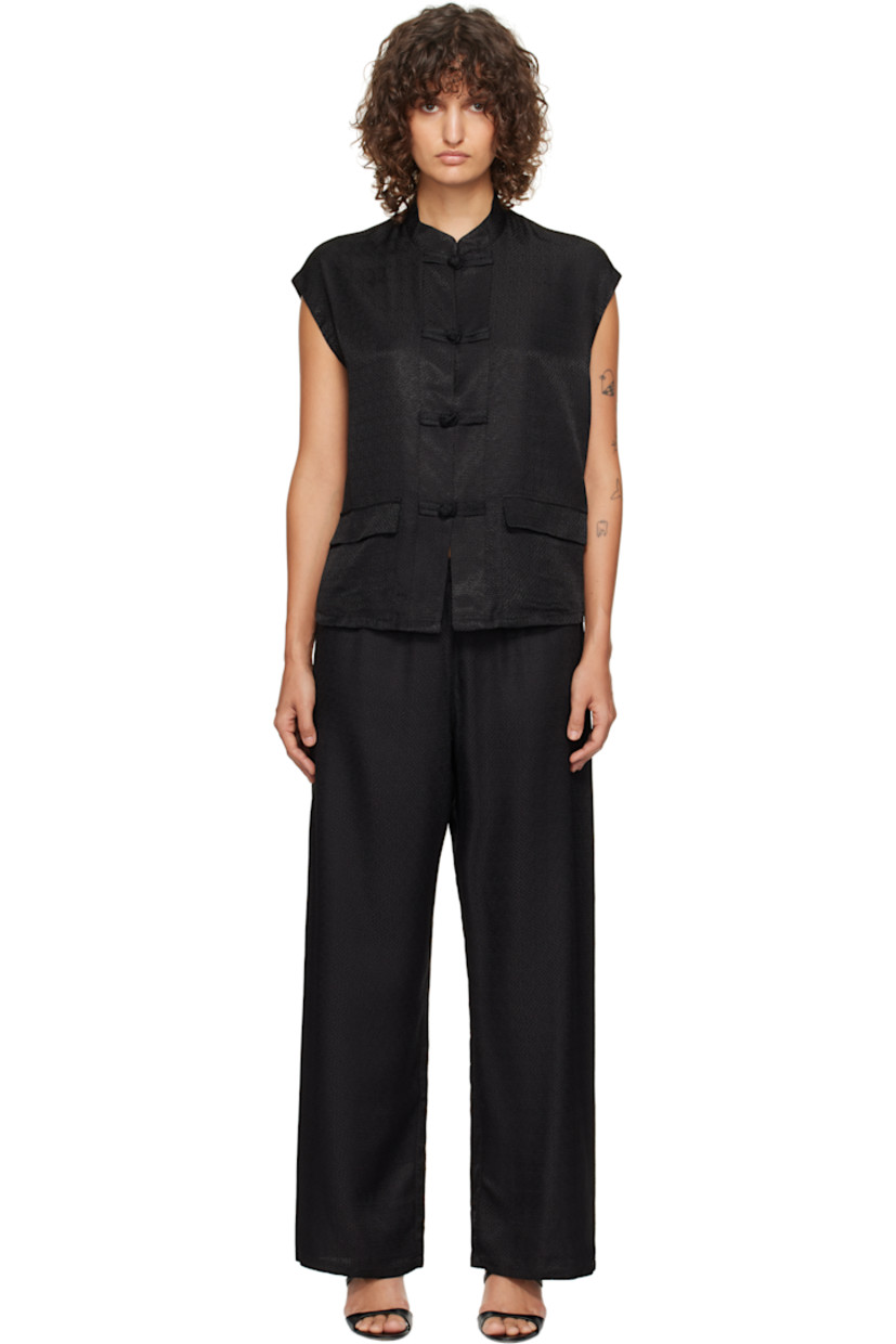 Viscose-blend damask pyjama top. Jacquard pattern throughout.

· Stand collar
· Button closure
· Flap pockets
· Cap sleeves

Straight-leg viscose-blend damask pyjama pants.

· Jacquard pattern throughout
· Elasticized waistband

Supplier color: Black