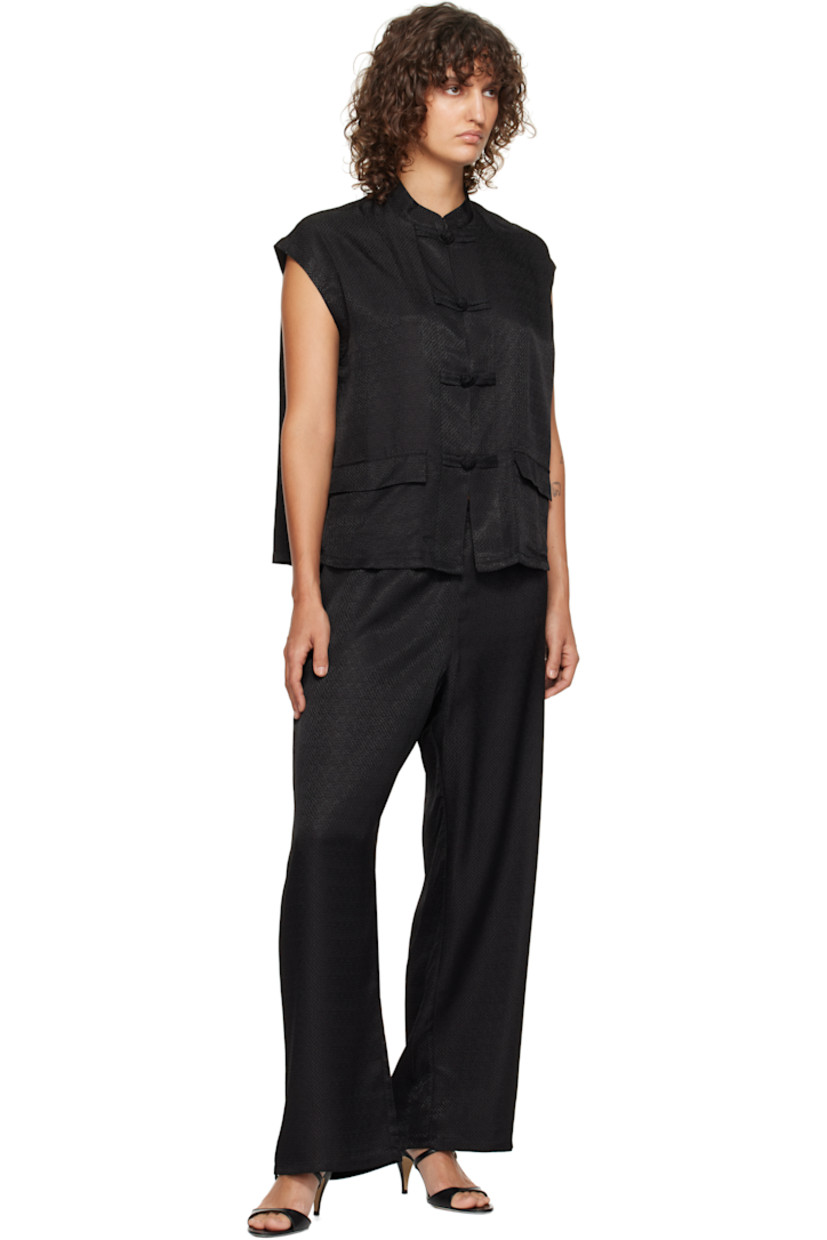 Viscose-blend damask pyjama top. Jacquard pattern throughout.

· Stand collar
· Button closure
· Flap pockets
· Cap sleeves

Straight-leg viscose-blend damask pyjama pants.

· Jacquard pattern throughout
· Elasticized waistband

Supplier color: Black
