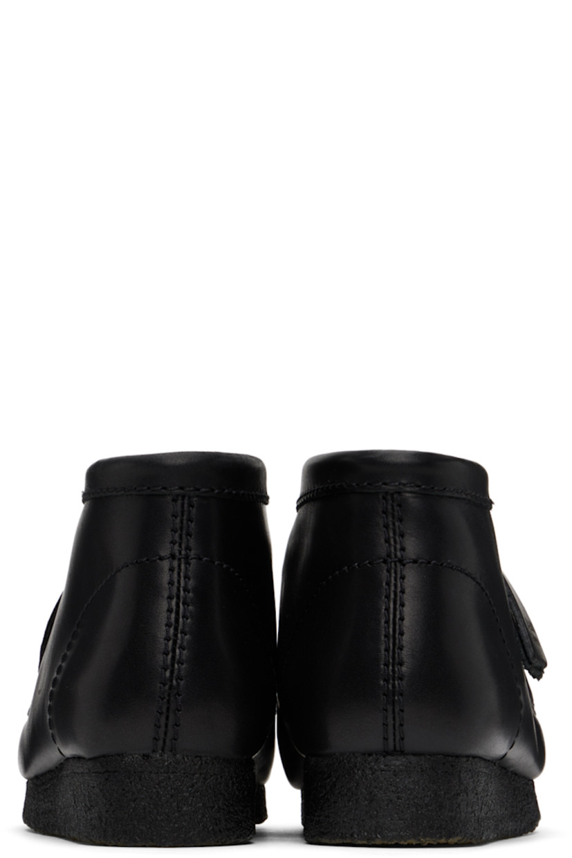 Ankle-high buffed leather boots in black.

· Square moc toe
· Logo tags at lace-up closure
· Suede lining
· EVA rubber midsole
· FSC-certified crepe rubber sole

Supplier color: Black leather