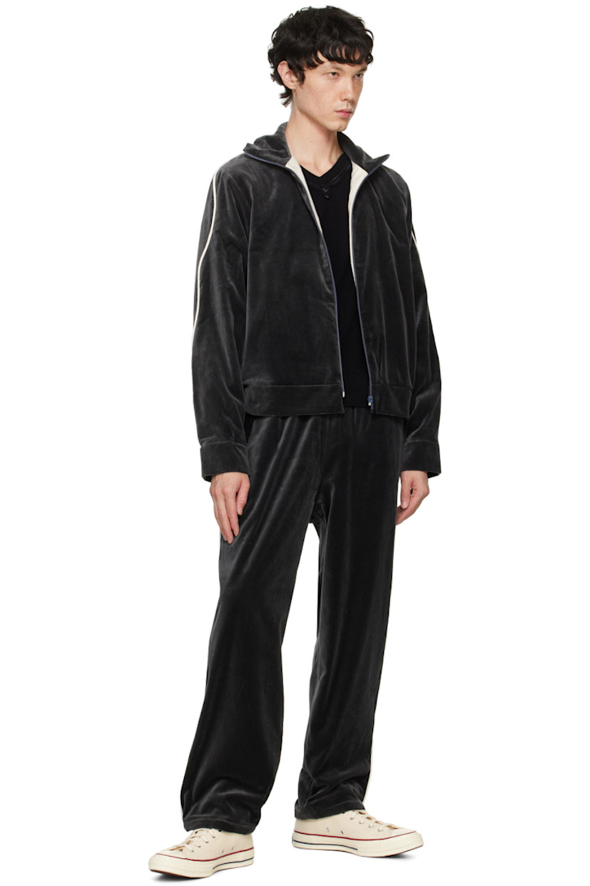 Cotton velvet sweatpants. 

· Raw edge at elasticized waistband
· Two-pocket styling
· Piping at outseams  

Supplier color: Grey cotton velvet