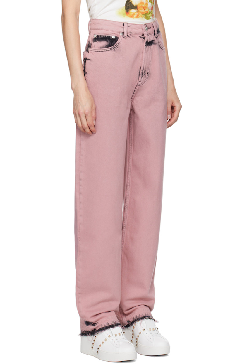 Non-stretch denim jeans. Acid wash effect throughout.

· Belt loops
· Five-pocket styling
· Zip-fly
· Frayed edge at cuffs
· Logo patch at back waistband

Supplier color: Fantasia rosa