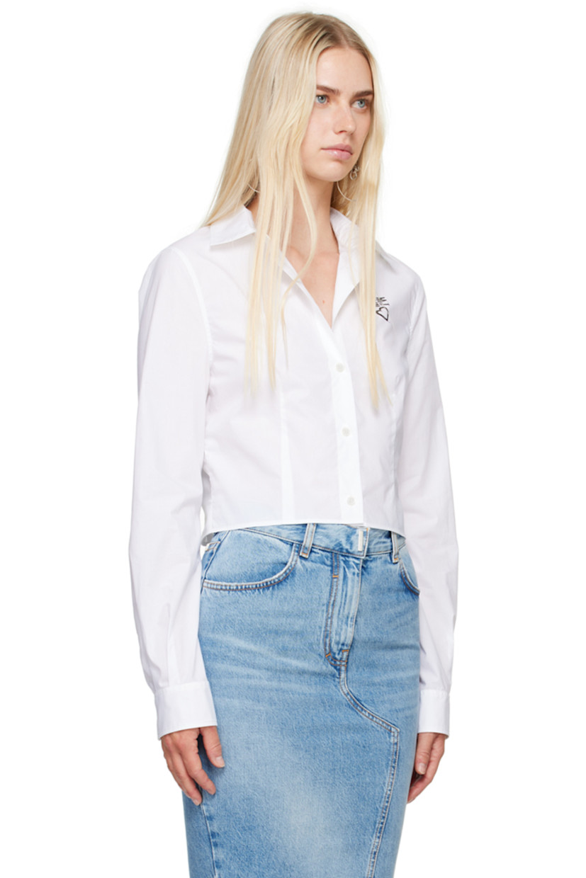 Cotton poplin shirt.

· Spread collar
· Button closure
· Logo graphic printed at chest
· Darts at front and back
· Cropped hem
· Single-button barrel cuffs

Supplier color: Multi white