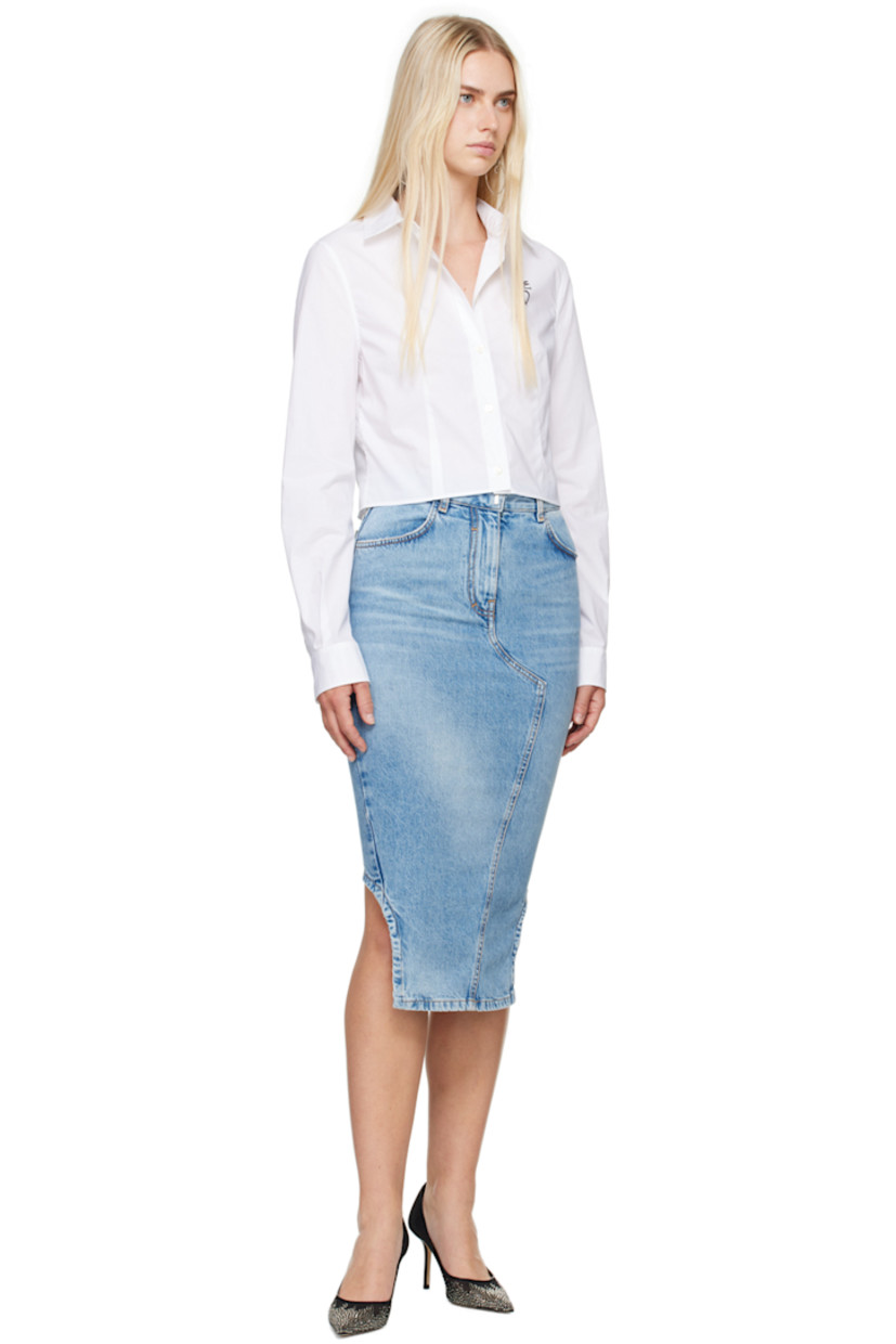 Cotton poplin shirt.

· Spread collar
· Button closure
· Logo graphic printed at chest
· Darts at front and back
· Cropped hem
· Single-button barrel cuffs

Supplier color: Multi white