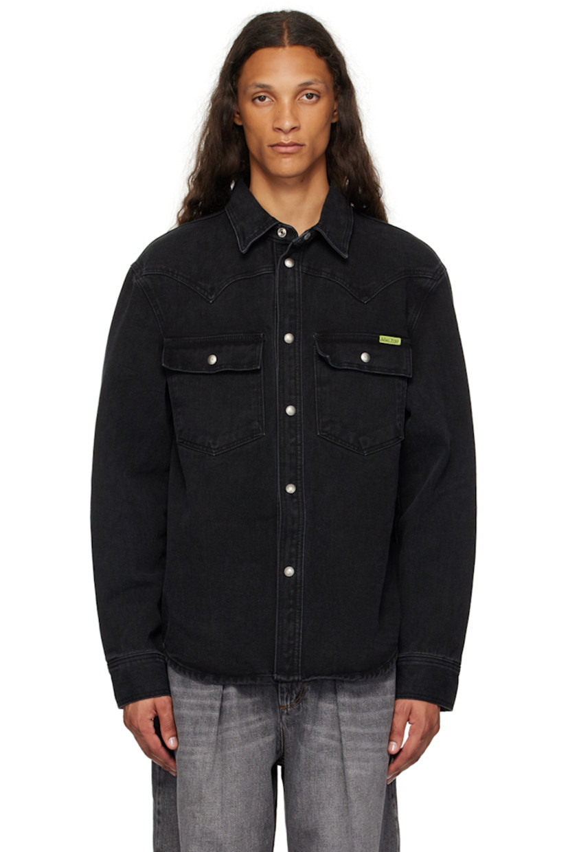 Non-stretch denim shirt. Fading throughout. 

· Spread collar
· Press-stud closure
· Flap pockets
· Logo patch at chest
· Shirttail hem
· Press-stud barrel cuffs

Supplier color: Black