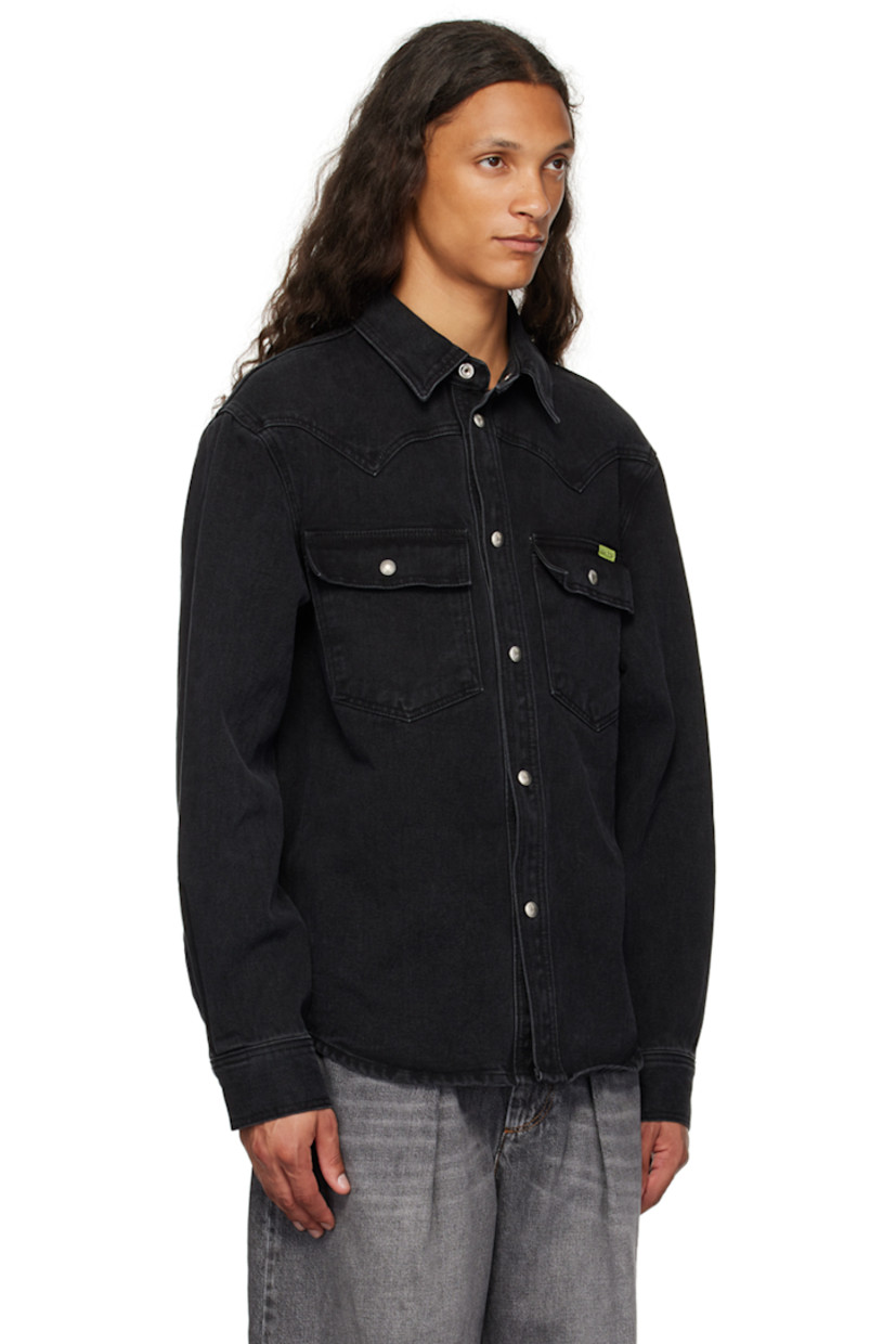 Non-stretch denim shirt. Fading throughout. 

· Spread collar
· Press-stud closure
· Flap pockets
· Logo patch at chest
· Shirttail hem
· Press-stud barrel cuffs

Supplier color: Black