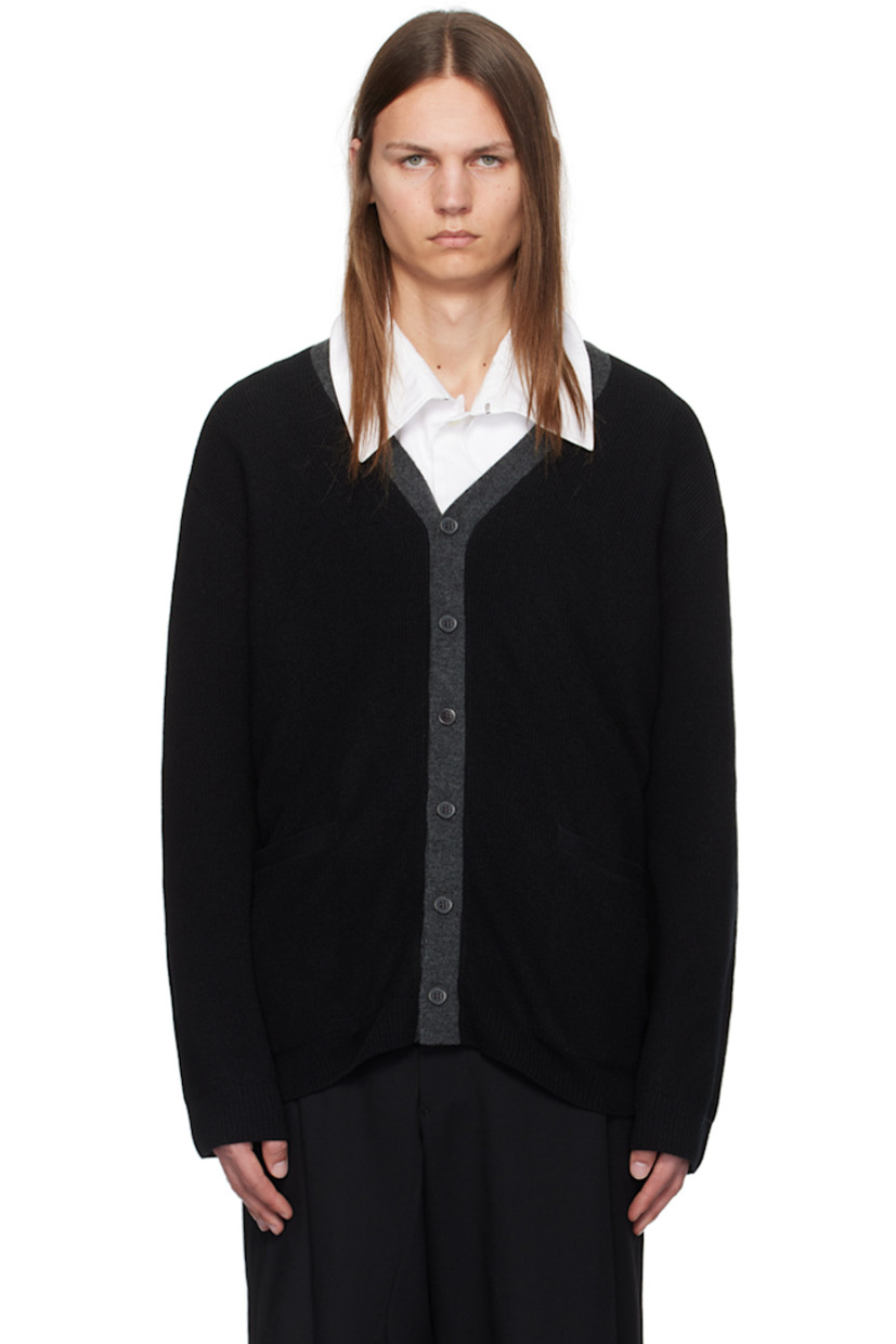 10-gauge knit wool cardigan.

· Y-neck
· Button closure
· Patch pockets
· Rib knit hem and cuffs

Supplier color: Black