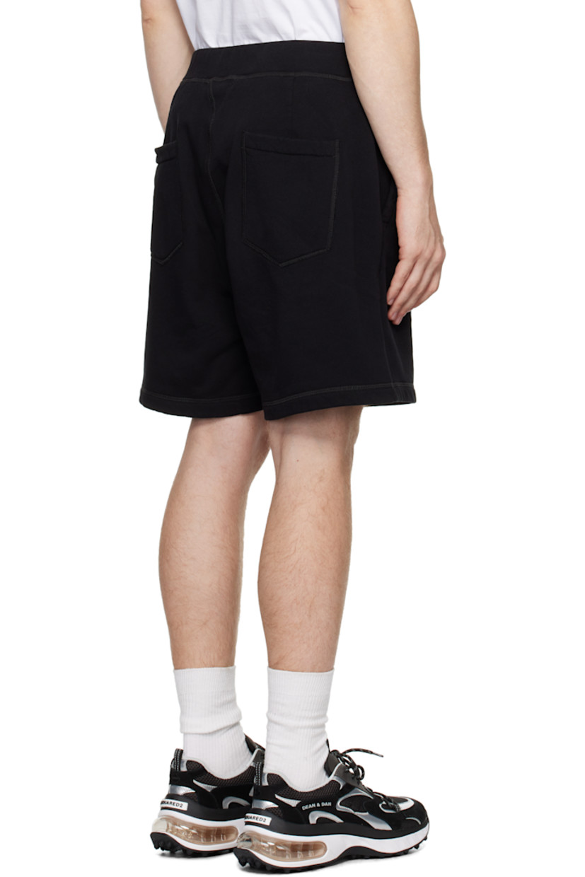 Cotton fleece shorts.

· Elasticized waistband
· Four-pocket styling
· Mock-fly
· Logo and text printed at leg

Supplier color: Black