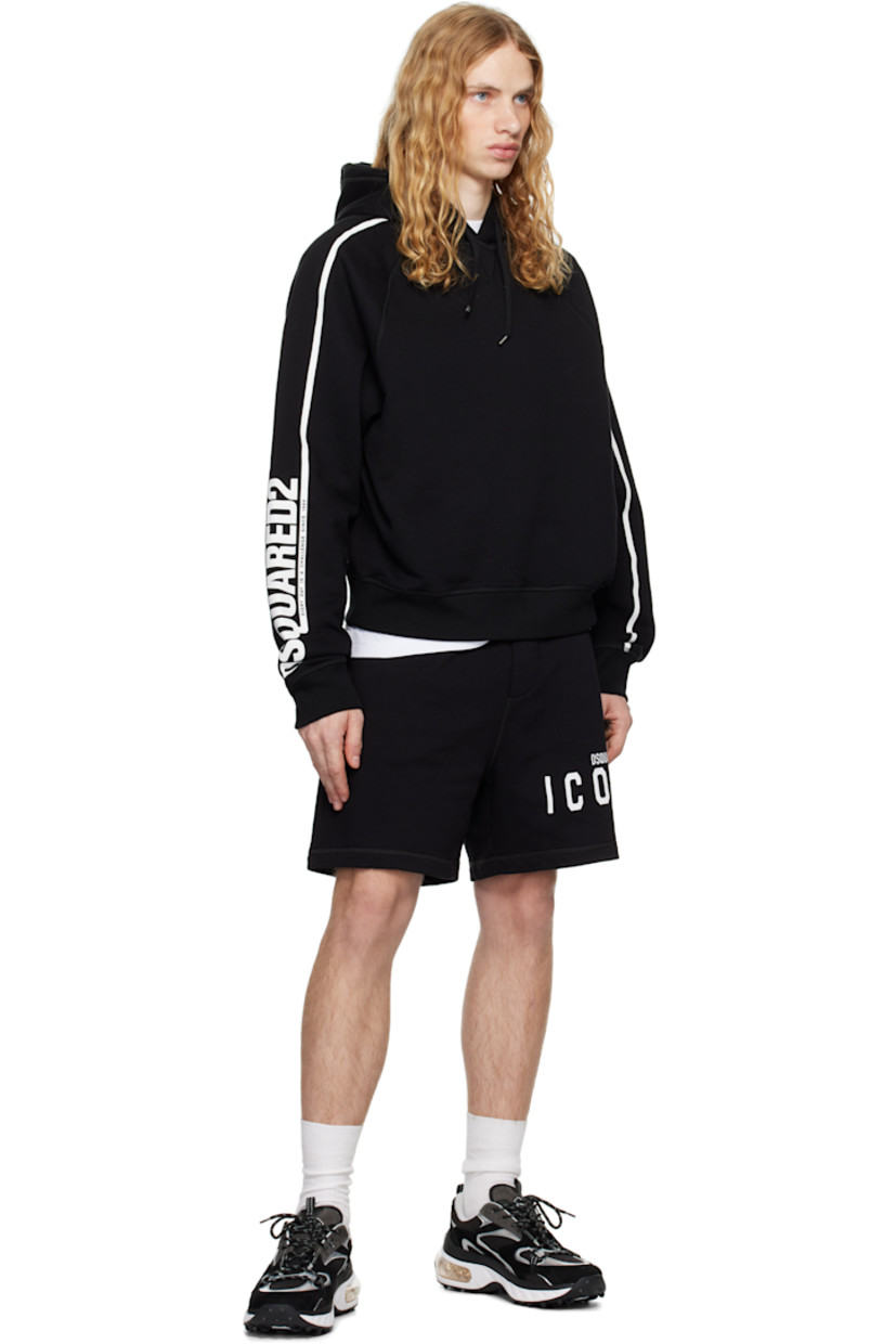 Cotton fleece shorts.

· Elasticized waistband
· Four-pocket styling
· Mock-fly
· Logo and text printed at leg

Supplier color: Black