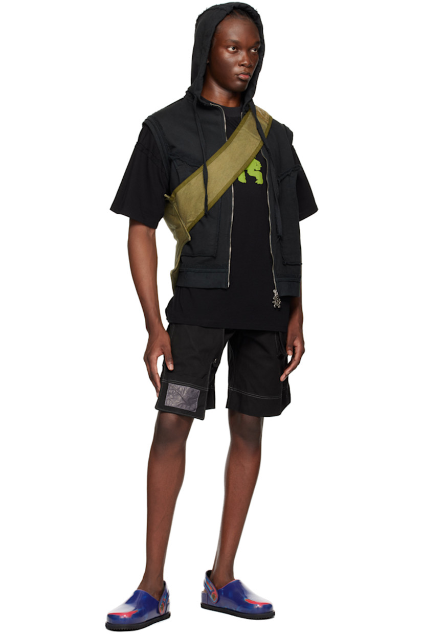 Garment-dyed non-stretch denim shorts.

· Belt loops
· Four-pocket styling
· Zip-fly
· Press-stud panel at front
· Patch pocket and logo patch at panel
· Contrast stitching in white

Supplier color: Black
