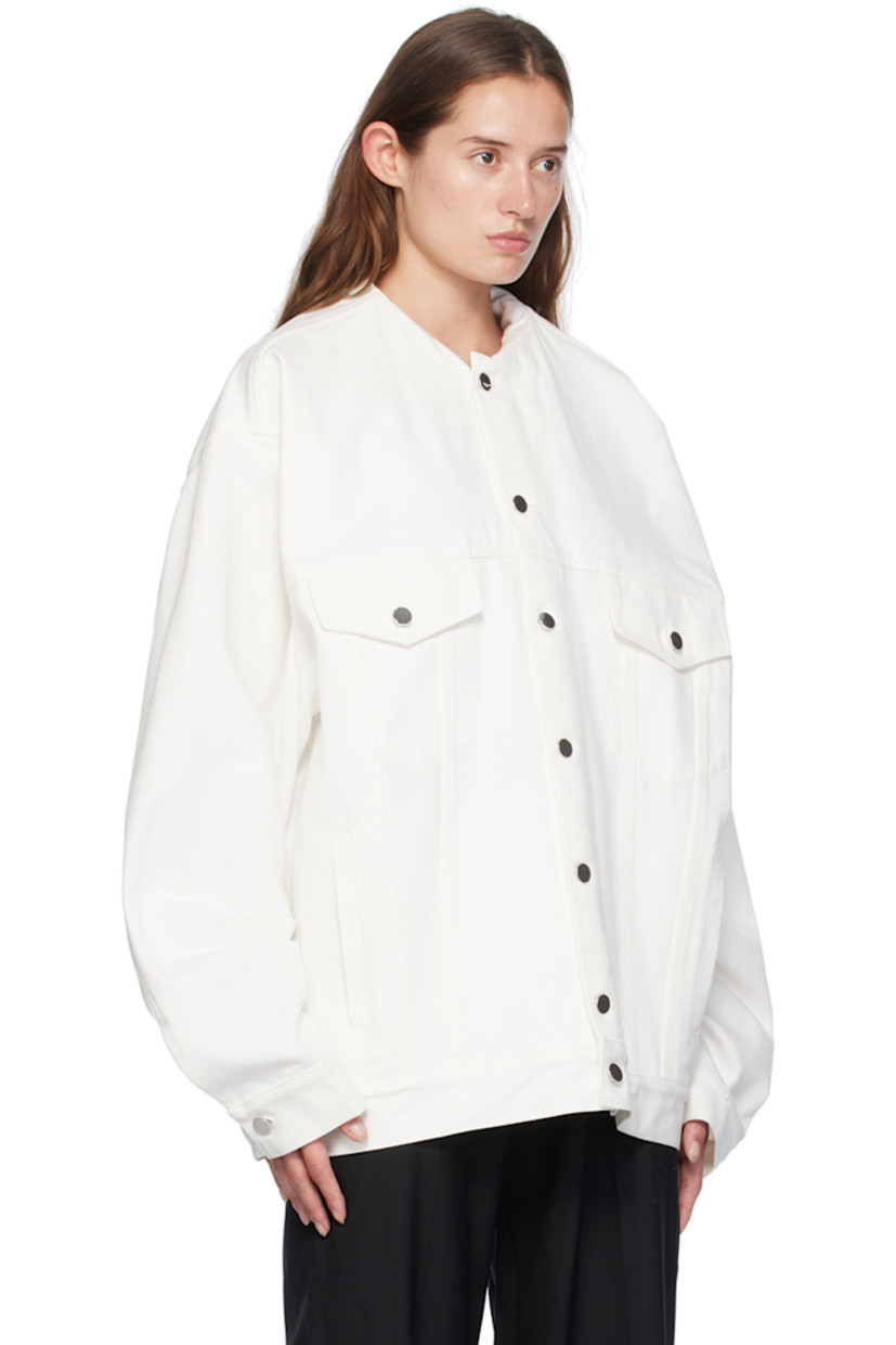 Non-stretch denim jacket. 

· Round neck with fixed rolled collar
· Button closure
· Flap and welt pockets
· Dropped shoulders
· Single-button barrel cuffs
· Adjustable button-tabs at back hem
· Silver-tone hardware

Supplier color: White