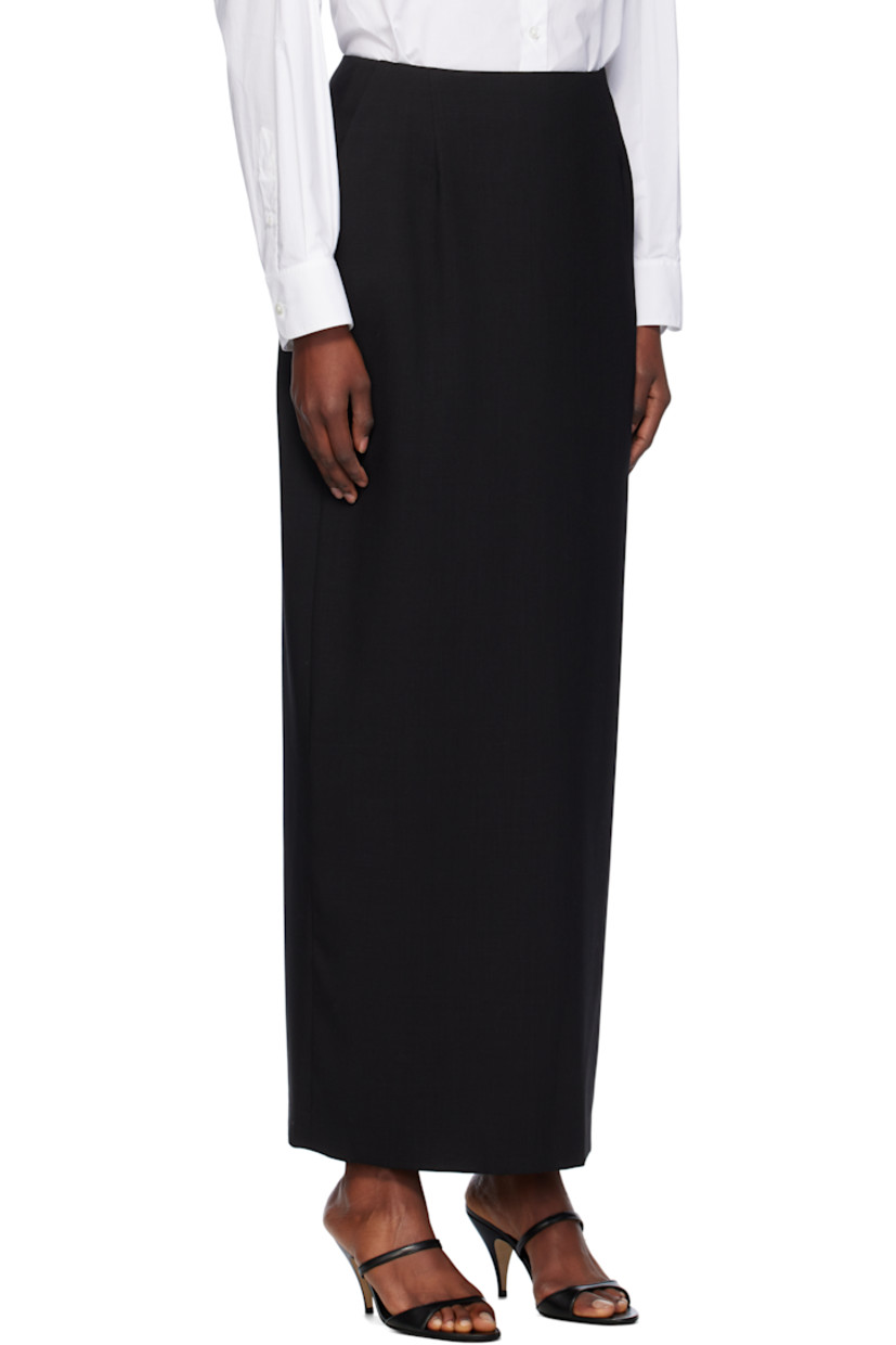 Mulesing-free virgin wool twill maxi skirt.

· High-rise
· Two-pocket styling
· Concealed zip closure at side seam
· Central vent at back hem
· Full silk satin lining

Supplier color: Black