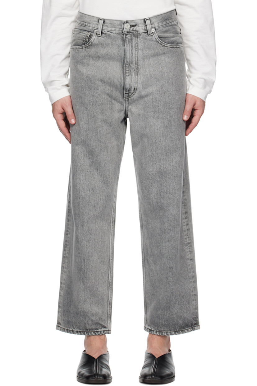 13.5 oz non-stretch denim jeans. Fading throughout.

· Belt loops
· Five-pocket styling
· Zip-fly

Supplier color: Ice black