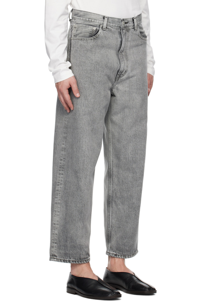 13.5 oz non-stretch denim jeans. Fading throughout.

· Belt loops
· Five-pocket styling
· Zip-fly

Supplier color: Ice black