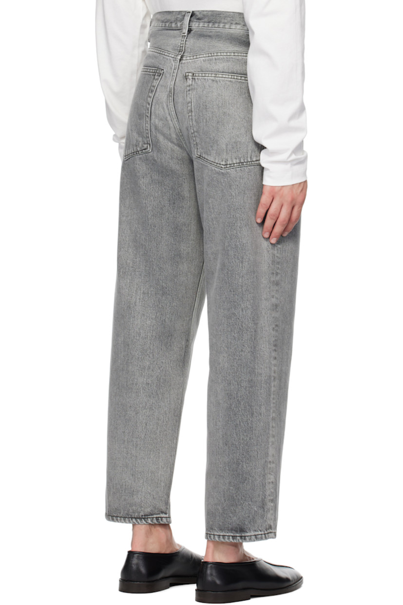 13.5 oz non-stretch denim jeans. Fading throughout.

· Belt loops
· Five-pocket styling
· Zip-fly

Supplier color: Ice black