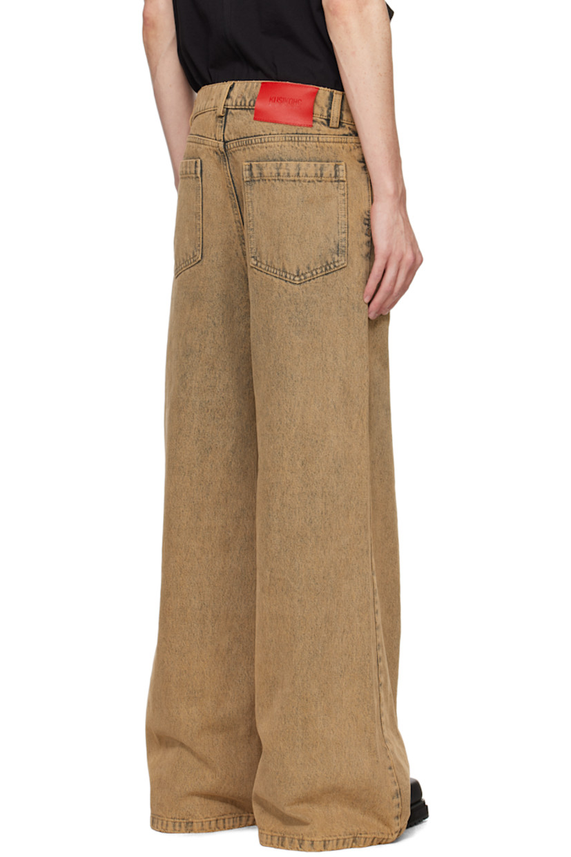 Non-stretch denim jeans. Fading throughout. 

· Belt loops
· Five-pocket styling
· Zip fly
· Logo patch at back waistband 

Supplier color: Brown