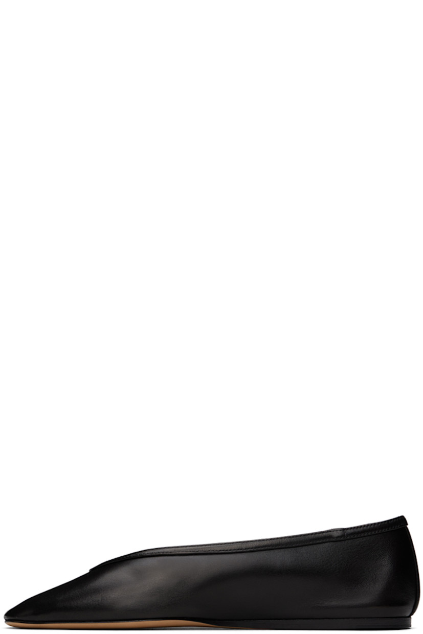 Buffed lambskin ballerina flats in black.

· Almond toe
· Logo embossed at padded calfskin footbed
· Stacked leather midsole
· Leather sole with rubber injection

Supplier color: Black