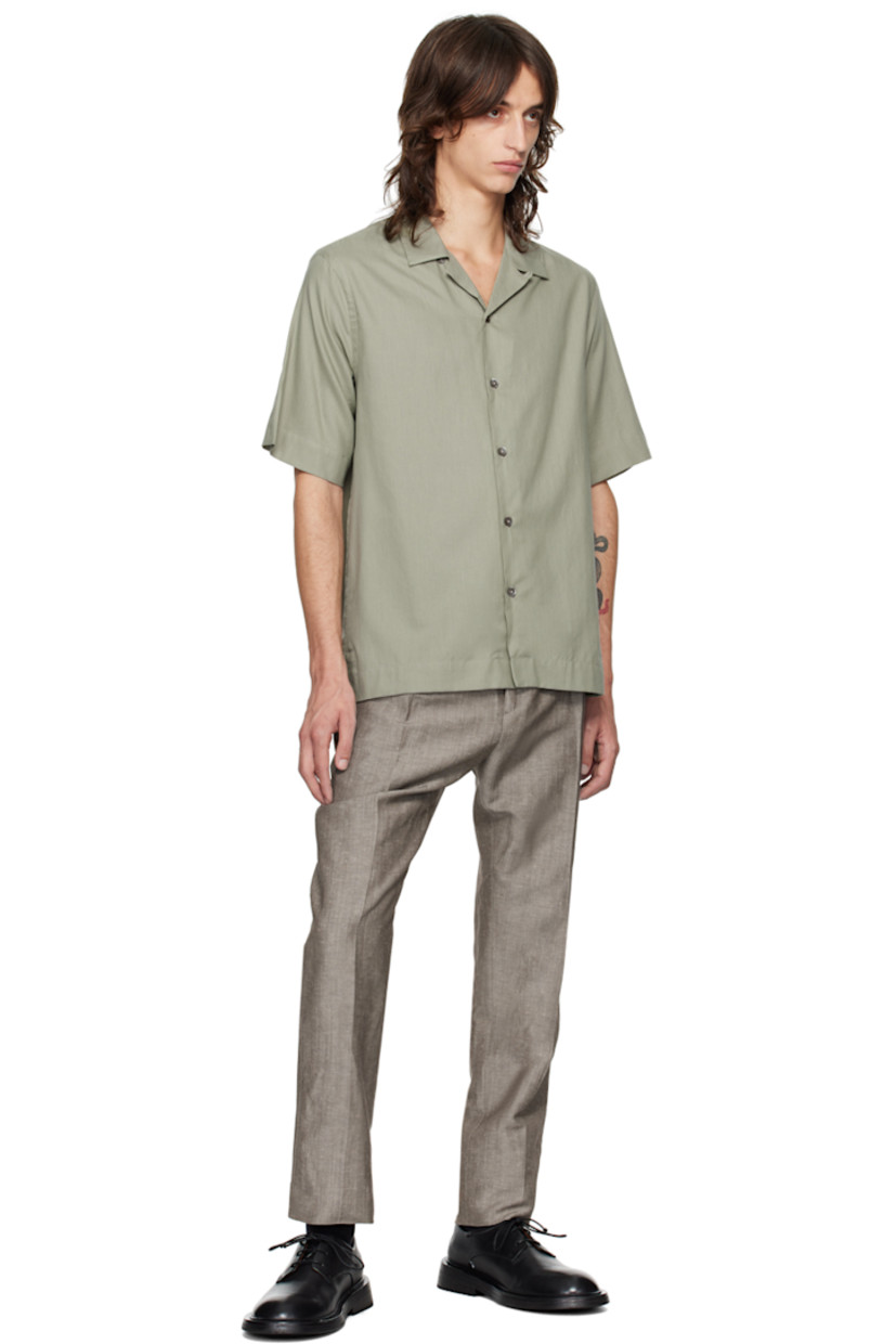 Cotton twill shirt. 

· Open spread collar
· Button closure
· Vented side seams

Supplier color: Greens