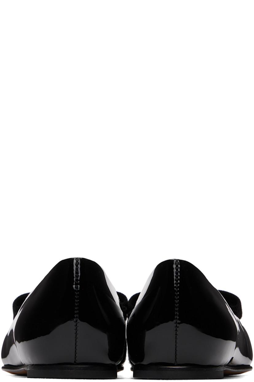 Patent leather ballerina flats in black.

· Logo plaque and bow accent at vamp
· Logo stamp at padded footbed
· Suede and buffed leather lining
· Rubber heel
· Leather sole

Supplier color: Black