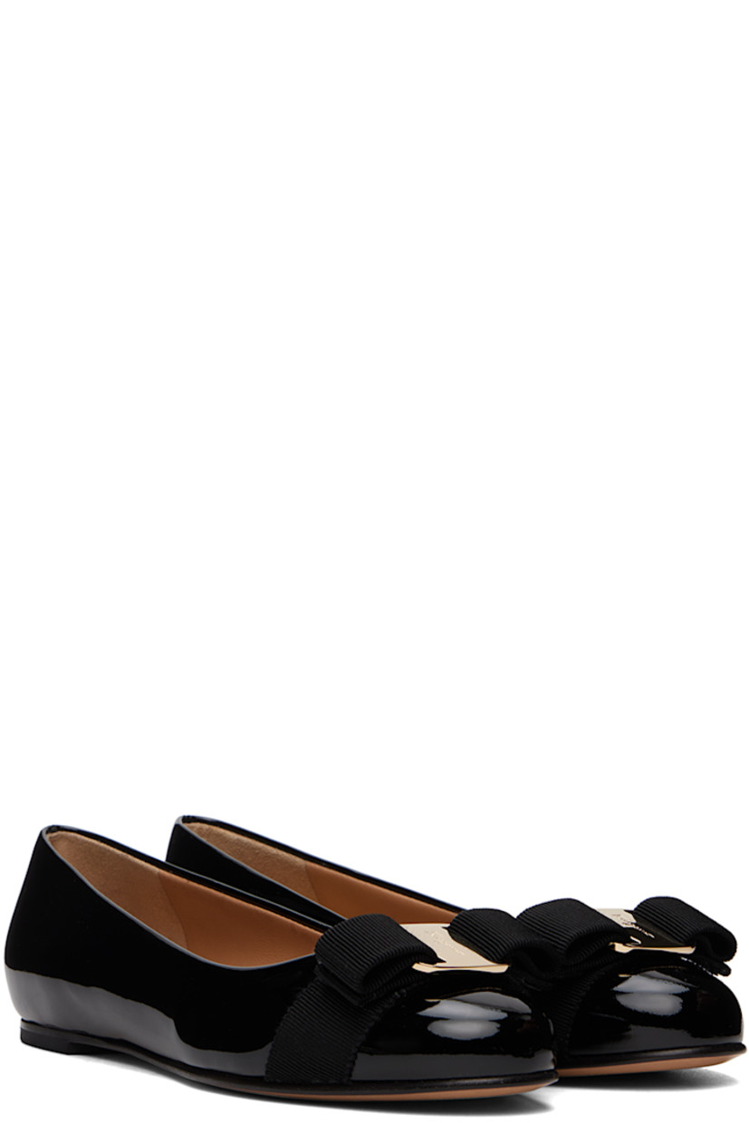 Patent leather ballerina flats in black.

· Logo plaque and bow accent at vamp
· Logo stamp at padded footbed
· Suede and buffed leather lining
· Rubber heel
· Leather sole

Supplier color: Black