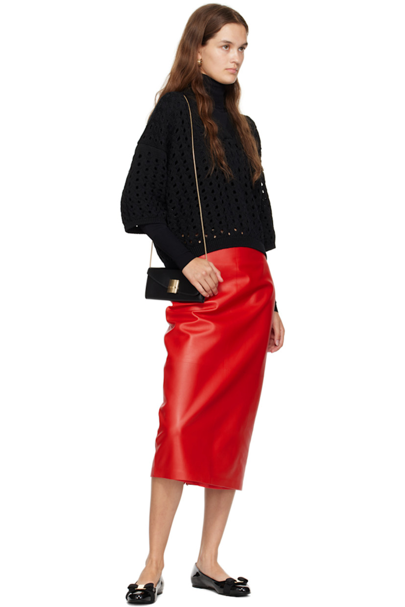 Patent leather ballerina flats in black.

· Logo plaque and bow accent at vamp
· Logo stamp at padded footbed
· Suede and buffed leather lining
· Rubber heel
· Leather sole

Supplier color: Black